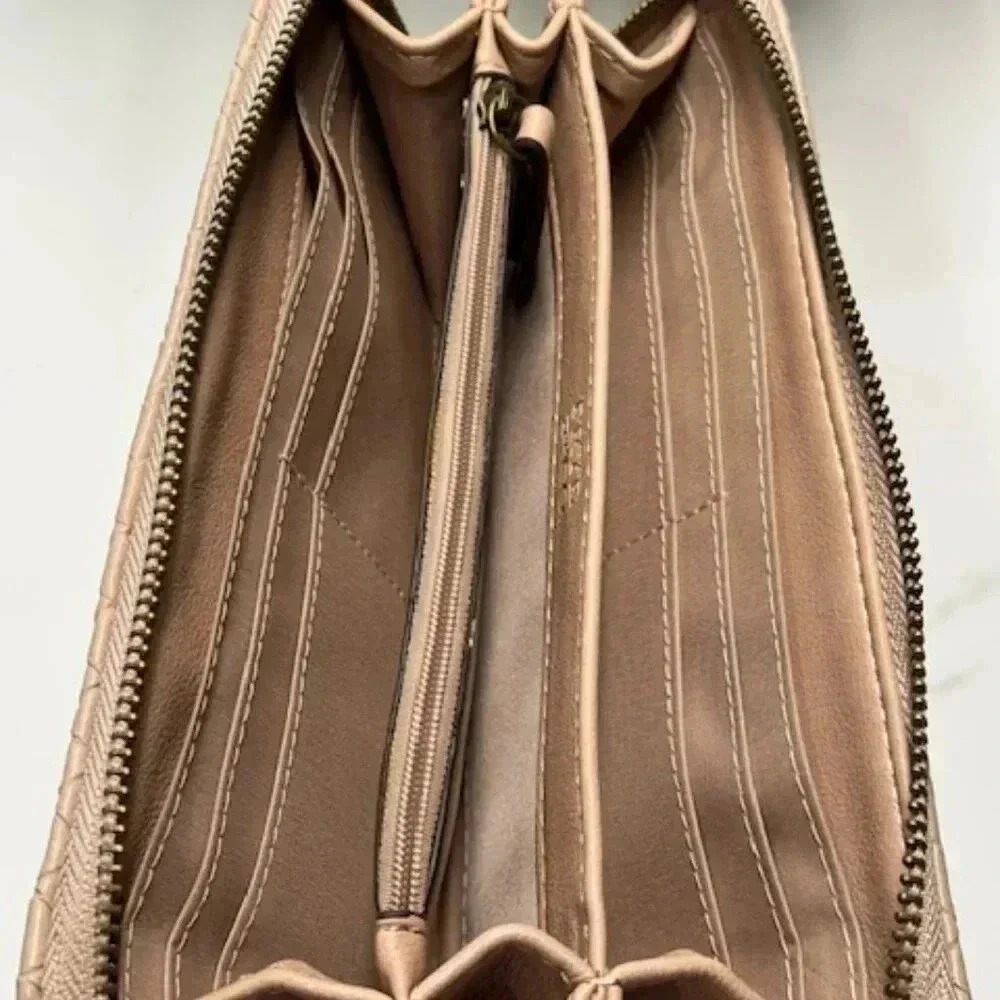 Frye & Co NWT Warm Taupe Zip Around Wallet - Picture 5 of 9